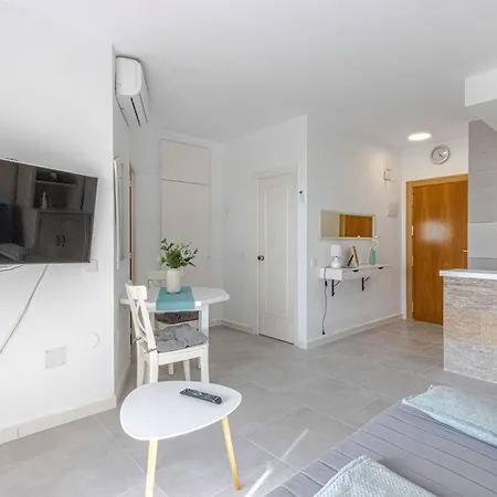 New Wonderful Holidays Benalbeach Apartment *